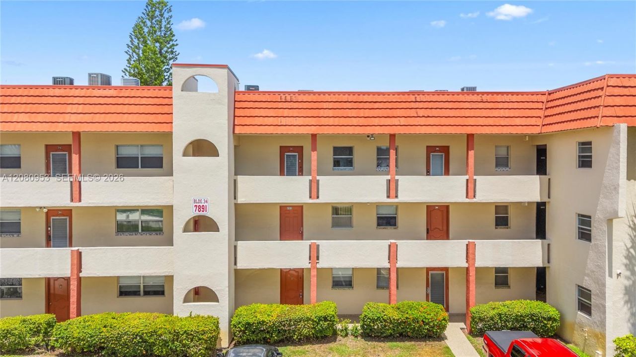 7891 N Sunrise Lakes Dr , Unit 305, Sunrise, FL 33322 Photo