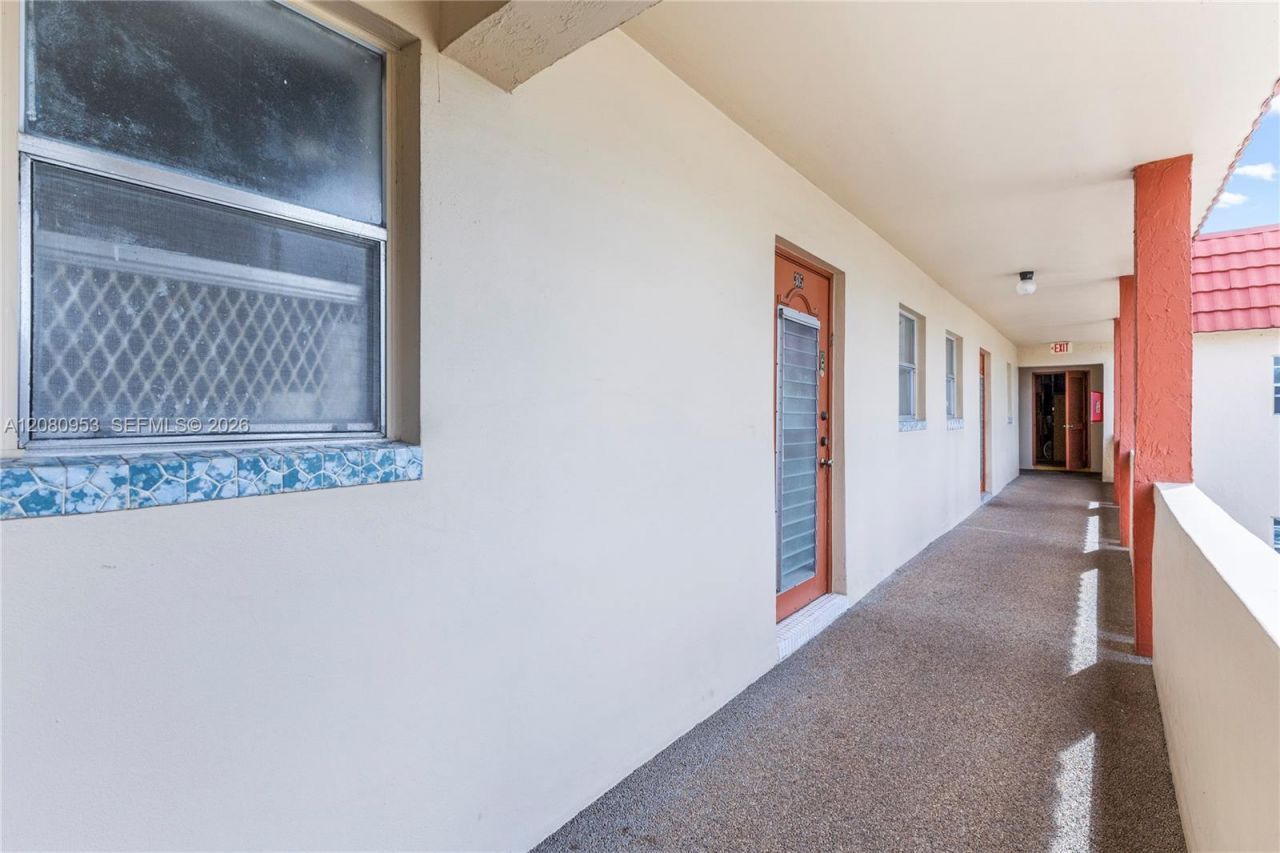 7891 N Sunrise Lakes Dr , Unit 305, Sunrise, FL 33322 Photo