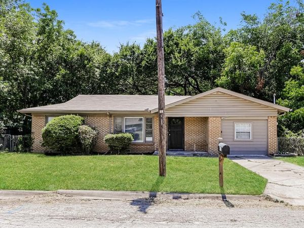 607 Dixon Street, Cleburne, TX 76033