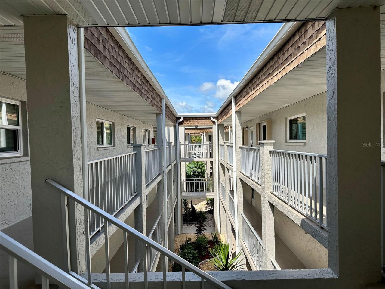 1330 Glen Oaks Drive E, Unit 370D, Sarasota, FL 34232 Photo