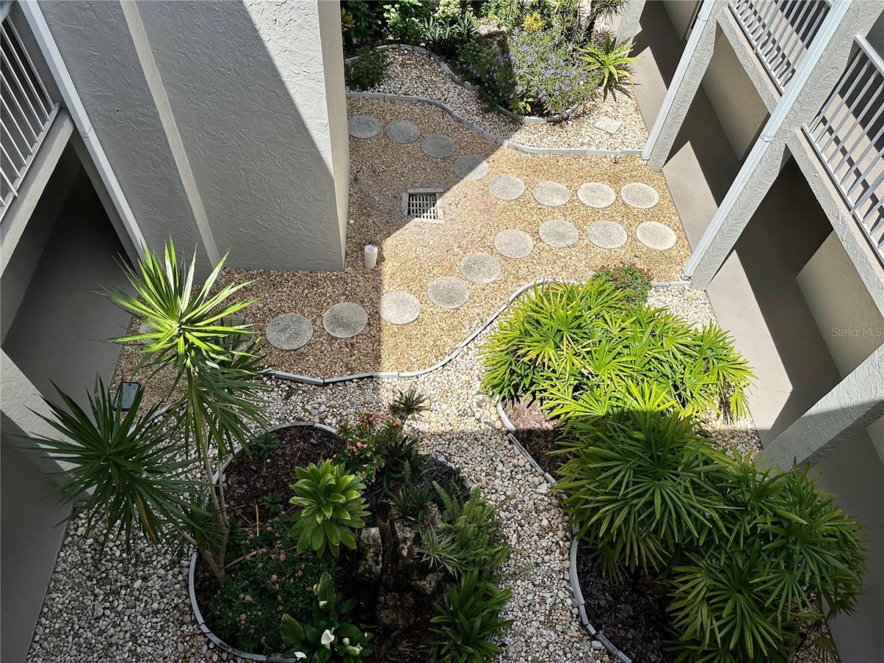 1330 Glen Oaks Drive E, Unit 370D, Sarasota, FL 34232 Photo