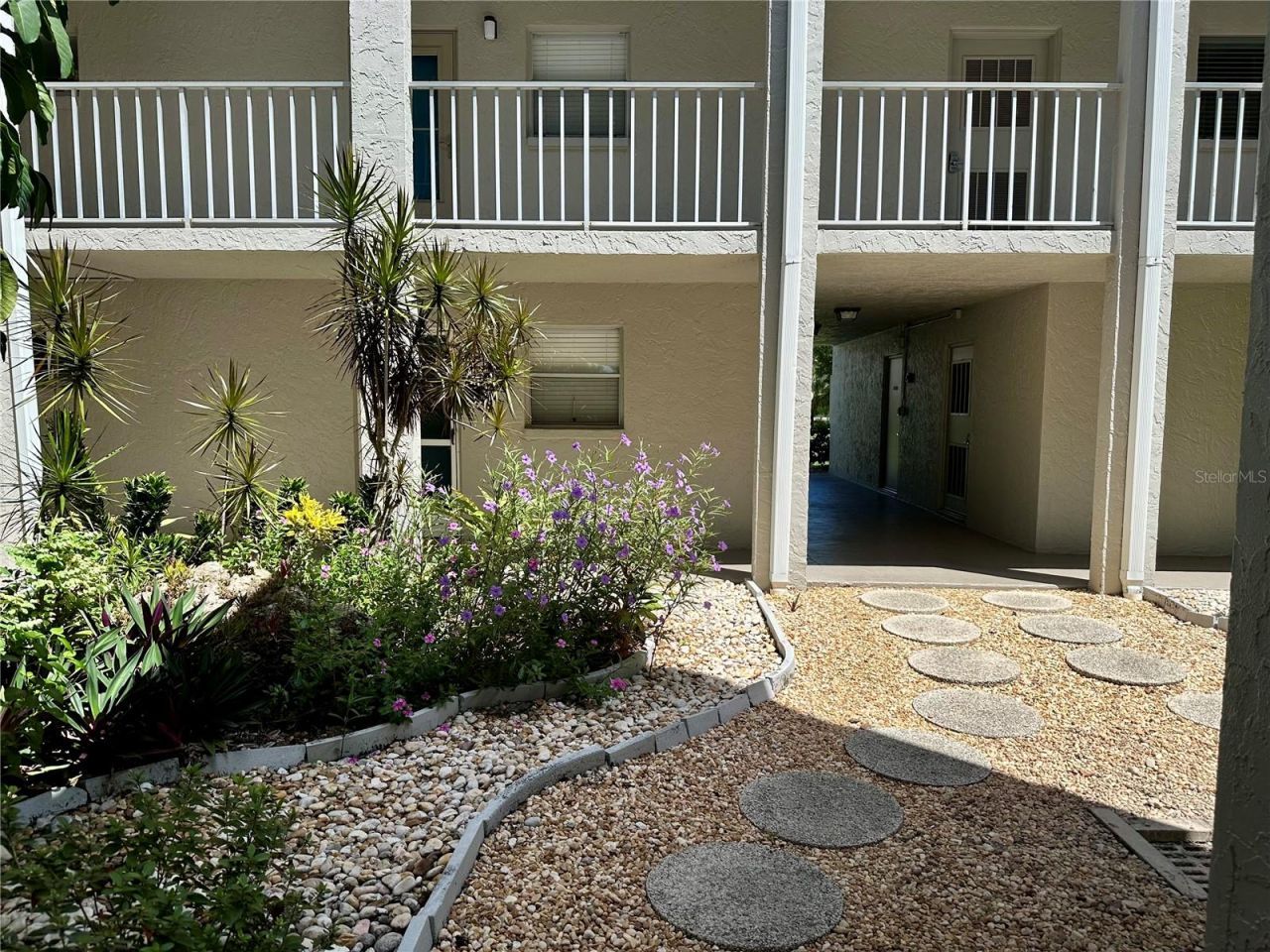 1330 Glen Oaks Drive E, Unit 370D, Sarasota, FL 34232 Photo