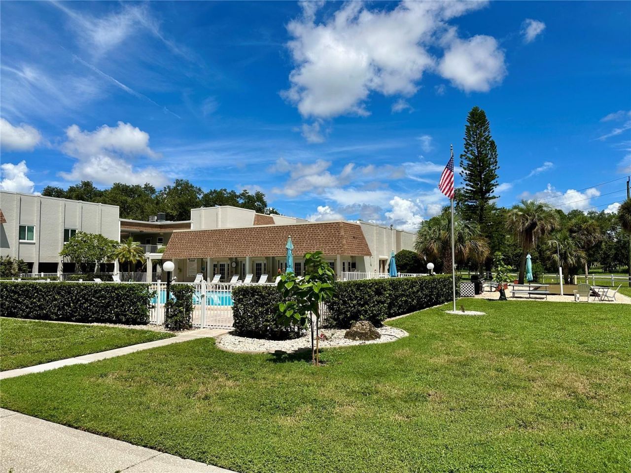 1330 Glen Oaks Drive E, Unit 370D, Sarasota, FL 34232 Photo
