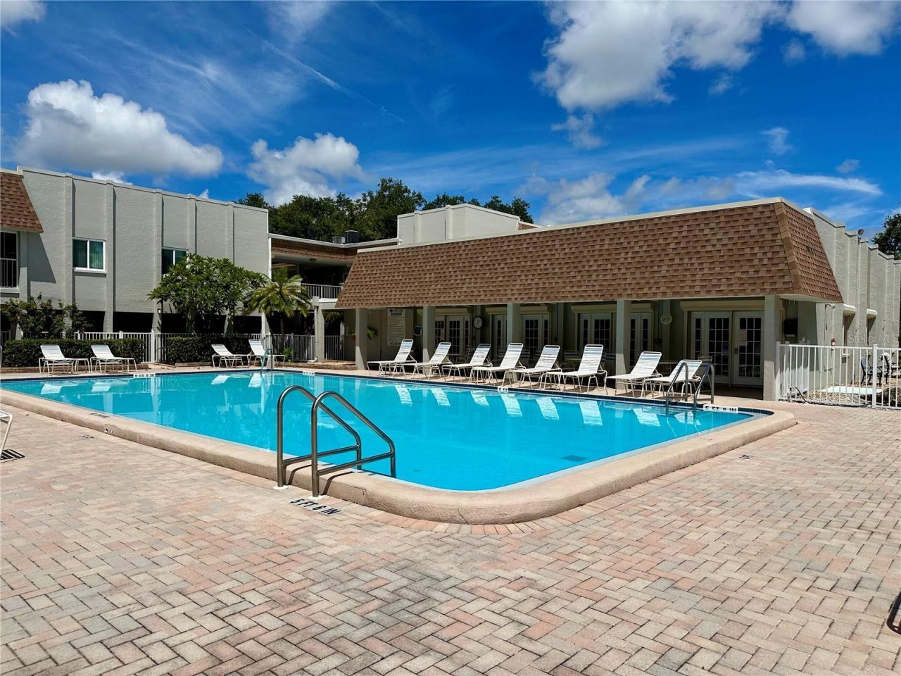 1330 Glen Oaks Drive E, Unit 370D, Sarasota, FL 34232 Photo
