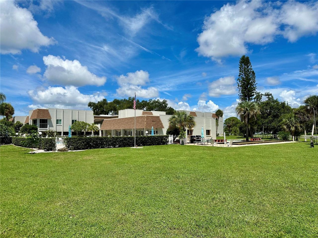 1330 Glen Oaks Drive E, Unit 370D, Sarasota, FL 34232 Photo