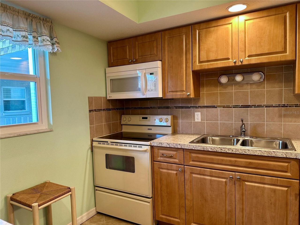 1330 Glen Oaks Drive E, Unit 370D, Sarasota, FL 34232 Photo