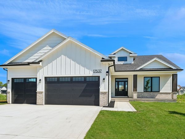 17537 Northview Drive , Urbandale, IA 50323