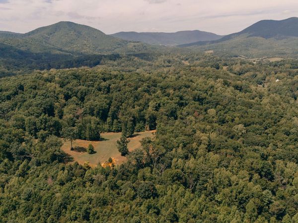 366 Beecher LN , Buchanan, VA 24066