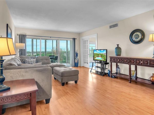 3150 N Palm Aire Drive, Unit 909, Pompano Beach, FL 33069