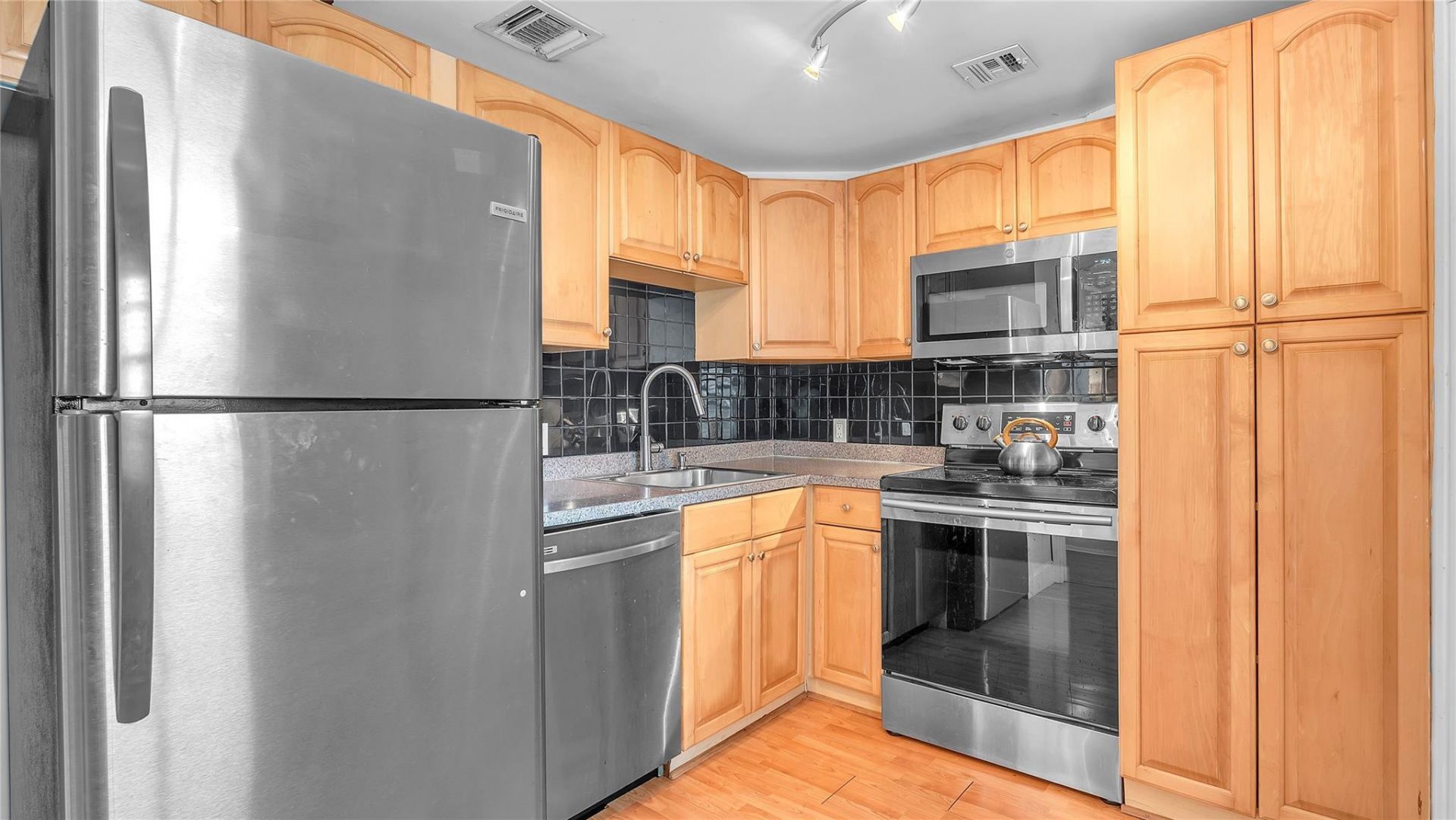 3150 N Palm Aire Drive, Unit 909, Pompano Beach, FL 33069 Photo