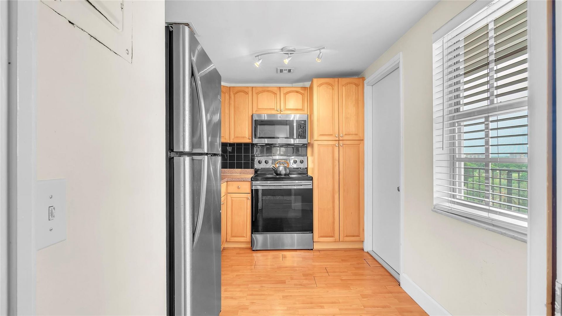 3150 N Palm Aire Drive, Unit 909, Pompano Beach, FL 33069 Photo