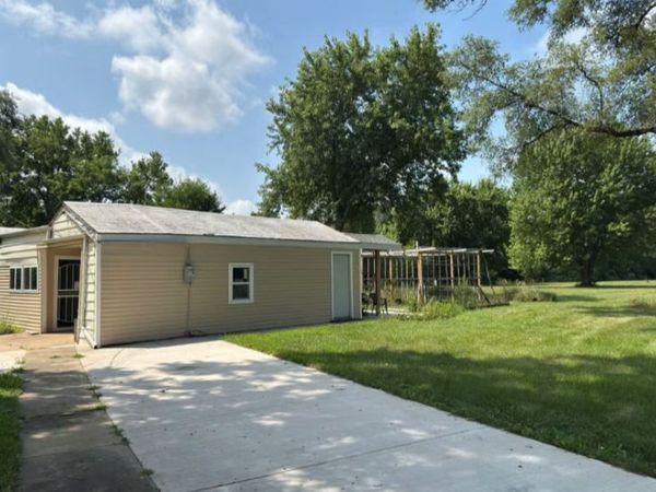 800 Lavern Avenue , Machesney Park, IL 61115