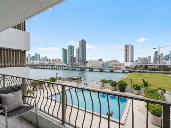 555 NE 15th St, Unit 11J, Miami, FL 33132