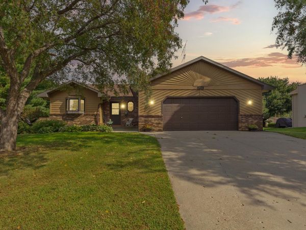 1612 Trailwood Lane SW, Faribault, MN 55021