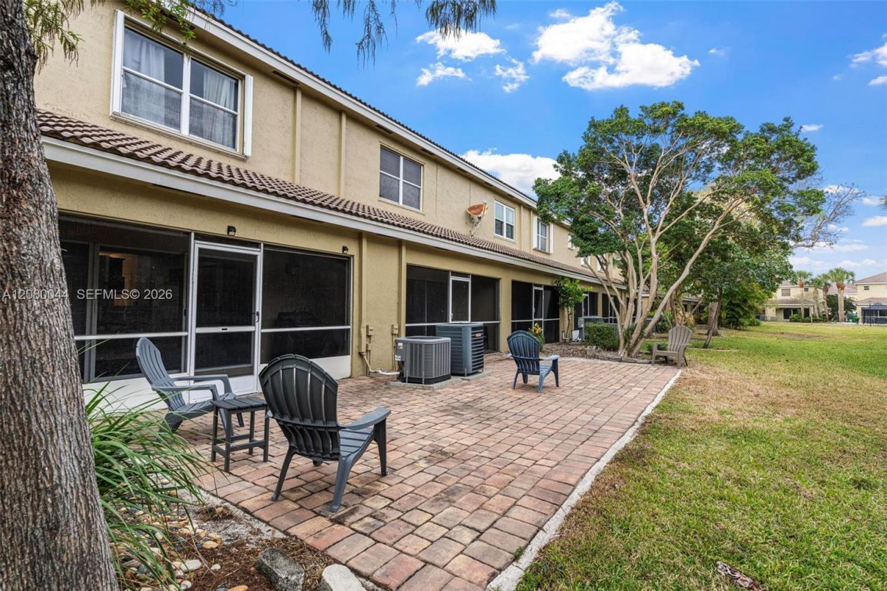 12110 SW 2nd St , Pembroke Pines, FL 33025 Photo