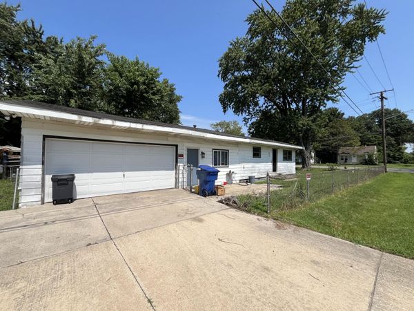 1055 Maynard Drive, Benton Harbor, MI 49022