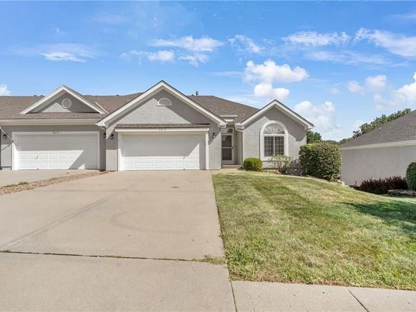9613 N Locust Drive, Kansas City, MO 64155