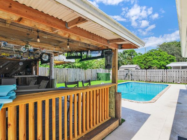 5221 NE 16TH Avenue, Pompano Beach, FL 33064
