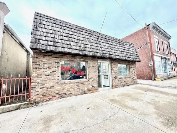 52 E Washington Street , Knox, IN 46534
