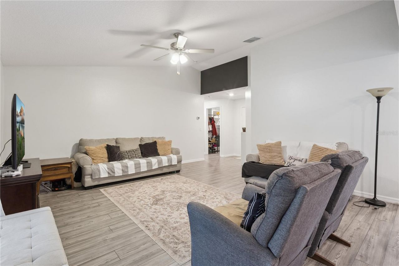 1063 Lake Arbor Court , Tavares, FL 32778 Photo