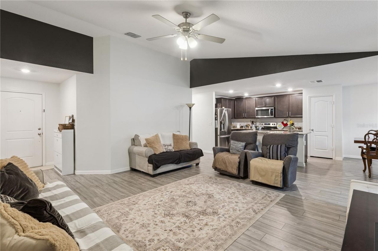 1063 Lake Arbor Court , Tavares, FL 32778 Photo