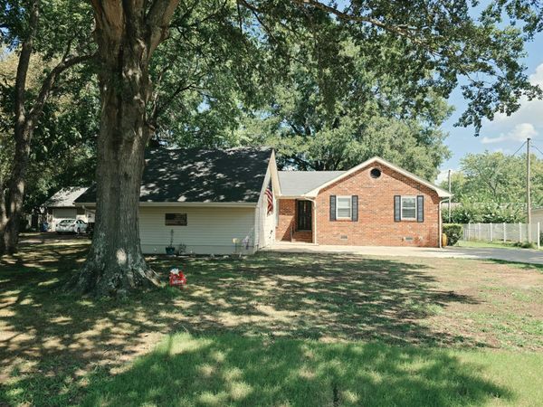 2407 Stoneville Street , Dyersburg, TN 38024