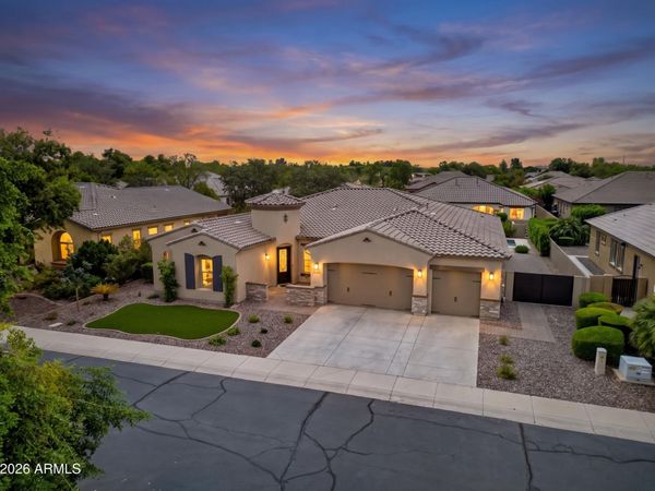 2431 W LONGHORN Drive, Chandler, AZ 85286