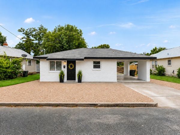 205 MISTLETOE ST, Fredericksburg, TX 78624