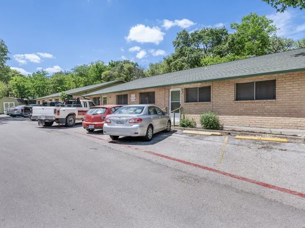 1218 S Main Street, Boerne, TX 78006