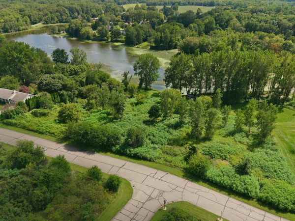 2686 W Lakeland Drive, Berrien Springs, MI 49103