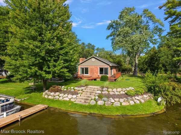 1930 Lake Pointe Drive, Brandon Township, Mi 48462