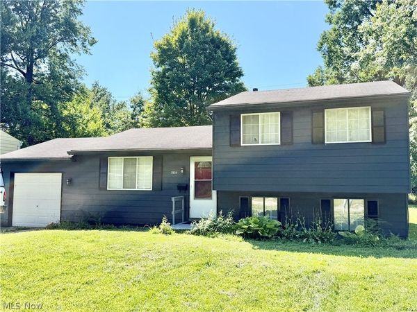 3539 Dunstan Drive NW, Warren, OH 44485