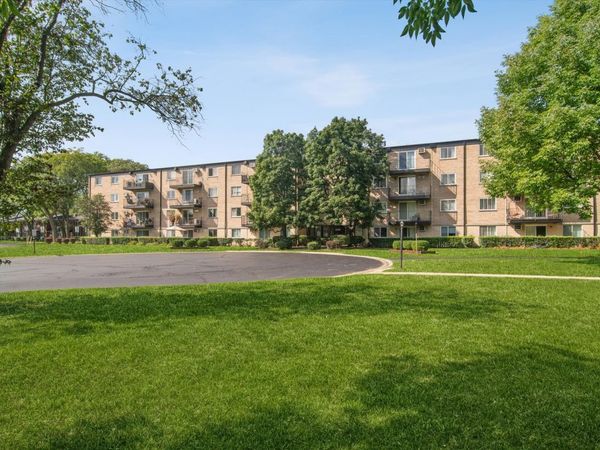 2420 E Brandenberry Court , Unit 1L, Arlington Heights, IL 60004