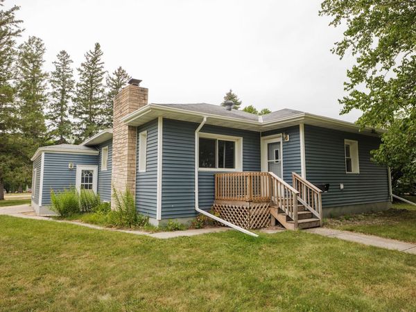 22 S California Avenue , Morris, MN 56267