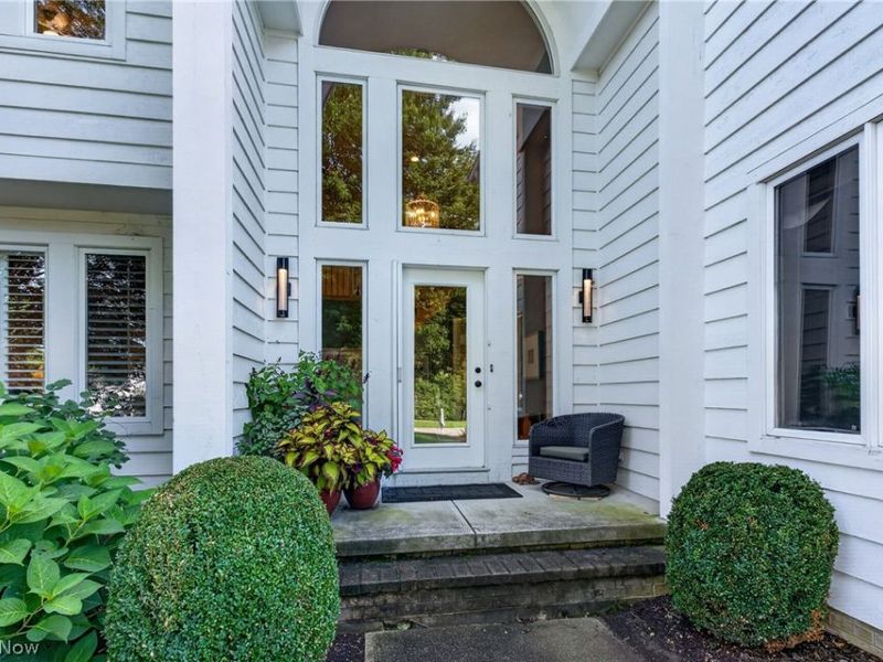 35870 S Huntington Drive, Solon, OH 44139 Photo 2