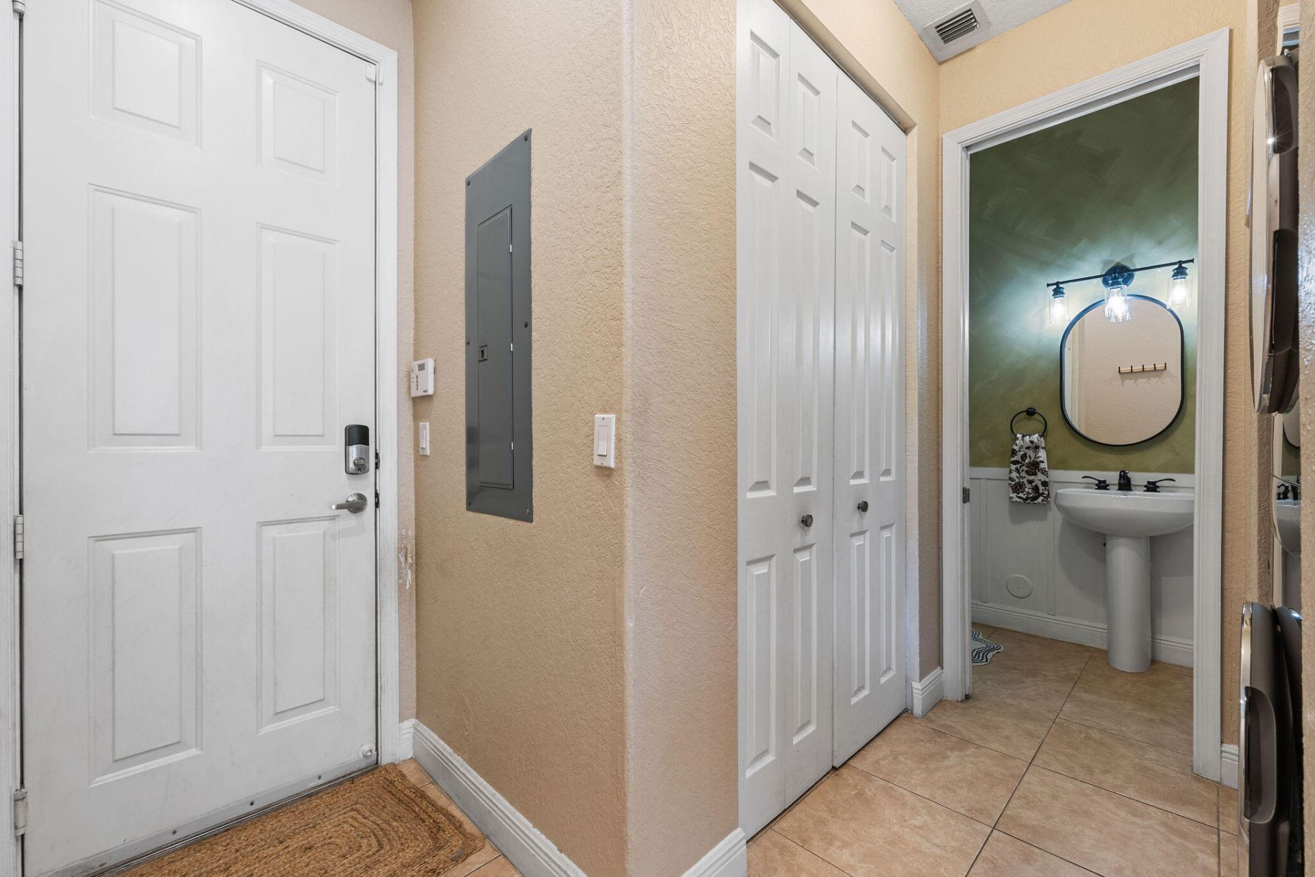 1323 NE 5th Terrace, Unit 1323, Fort Lauderdale, FL 33304 Photo