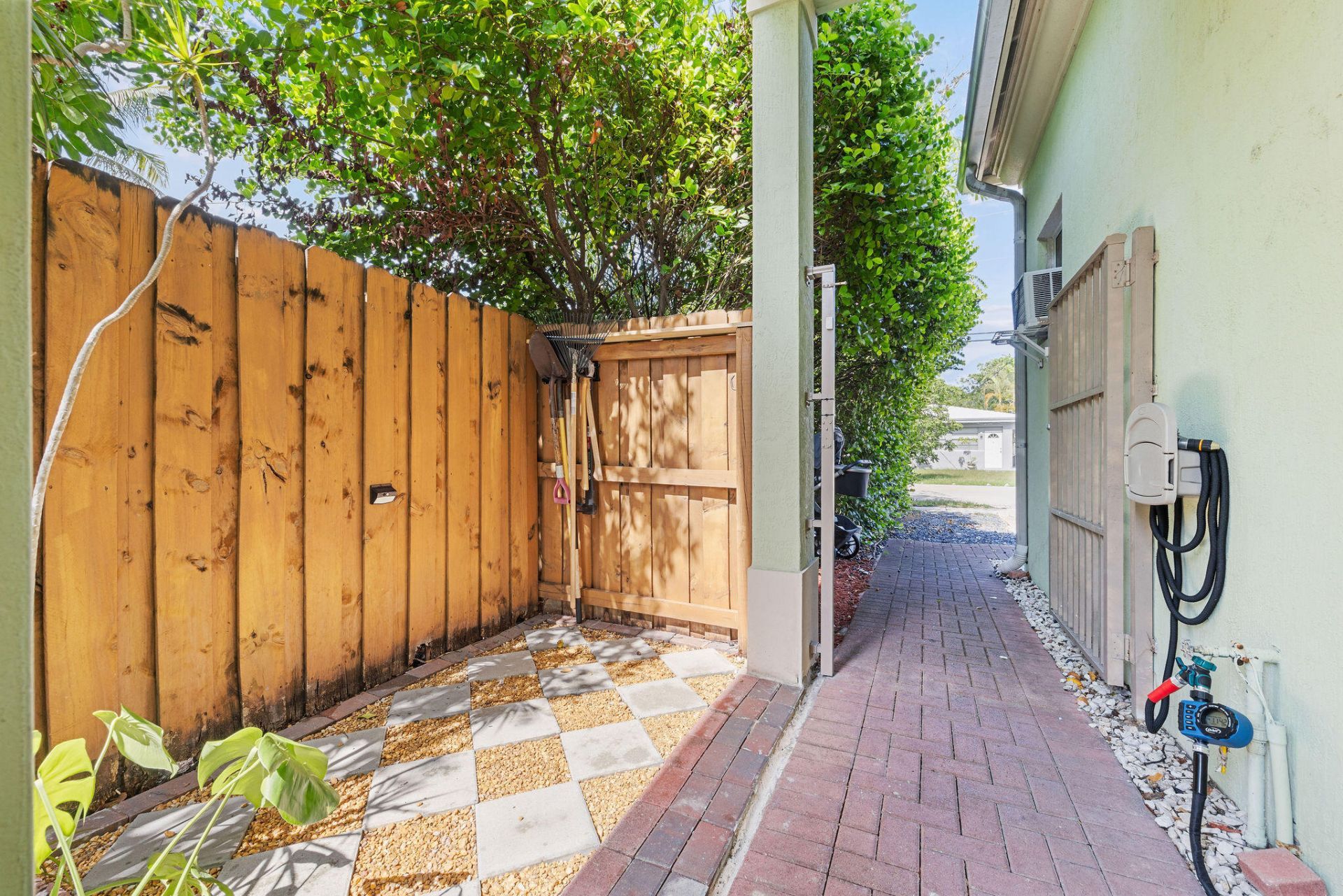 1323 NE 5th Terrace, Unit 1323, Fort Lauderdale, FL 33304 Photo