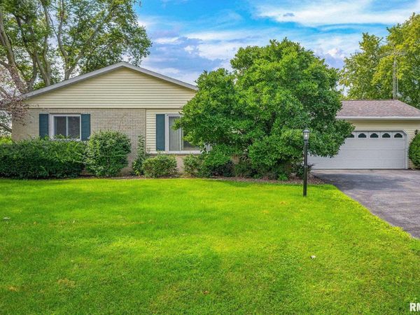 526 W CHESTNUT Street, Oneida, IL 61467