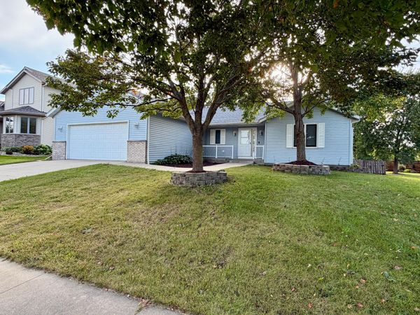 1007 Golfers Court SE, Rochester, MN 55904