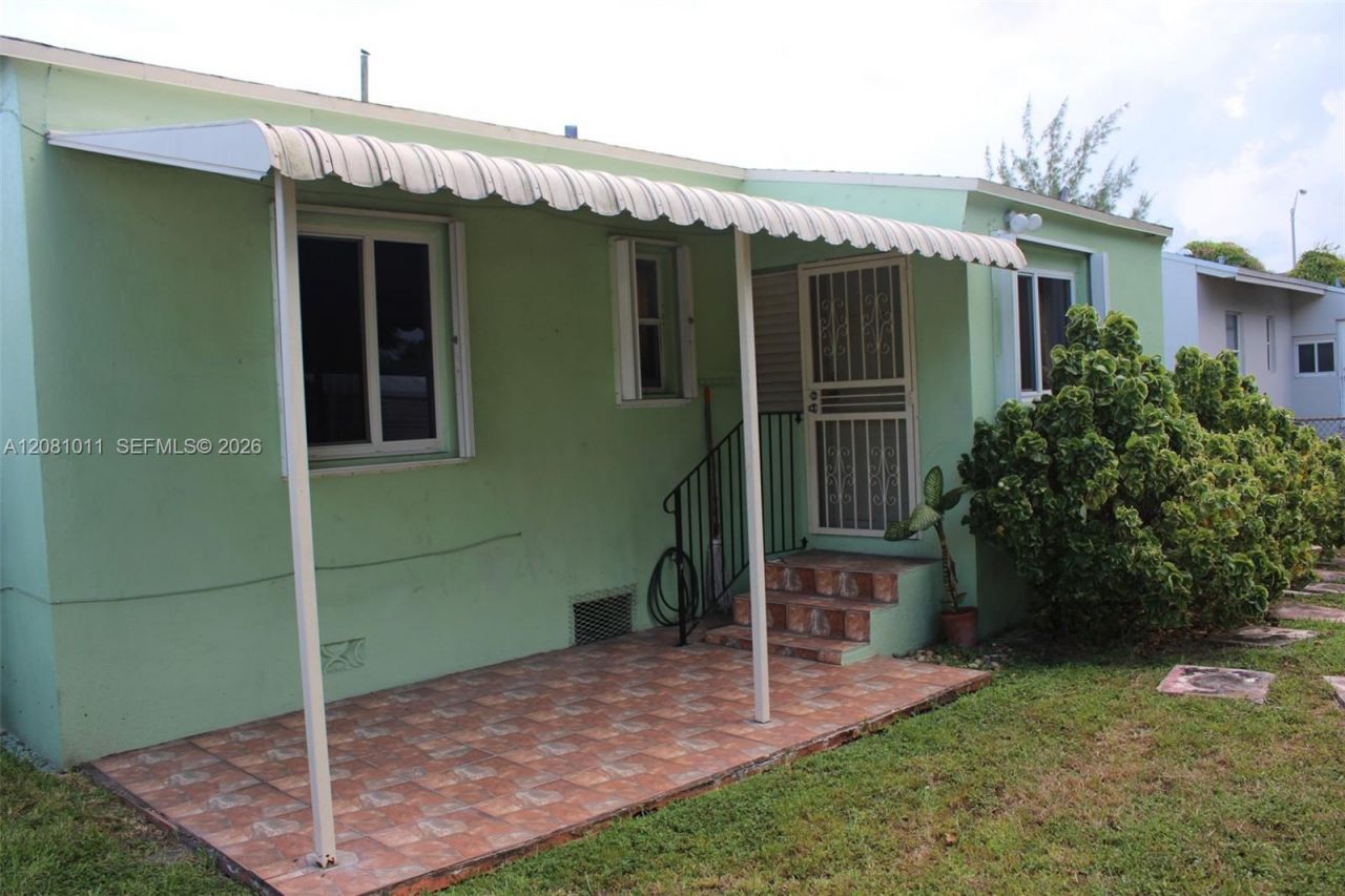 665 NW 50th St , Miami, FL 33127 Photo