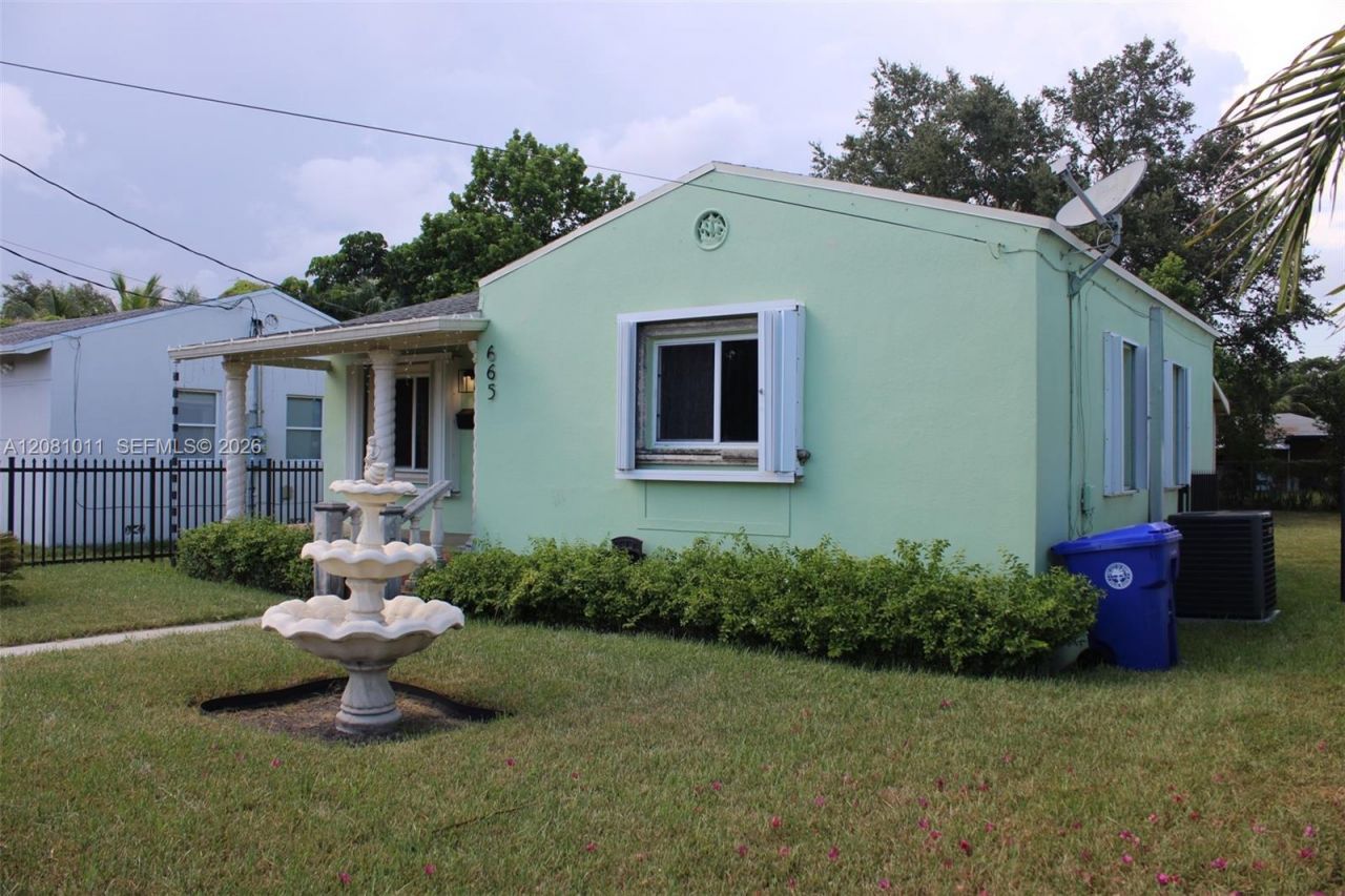 665 NW 50th St , Miami, FL 33127 Photo