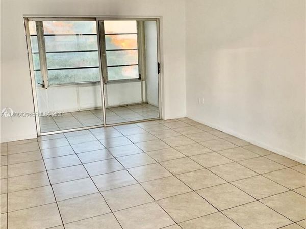 8220 Sunrise Lakes Blvd, Unit 307, Sunrise, FL 33322