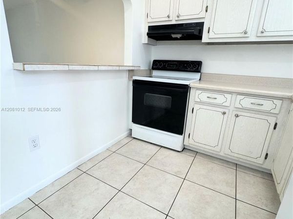 8220 Sunrise Lakes Blvd, Unit 307, Sunrise, FL 33322