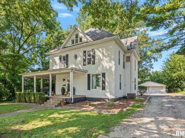 601 WOODLAND Place, Jacksonville, IL 62650