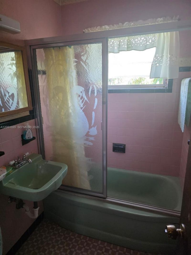 921 NE 163rd St, North Miami Beach, FL 33162 Photo