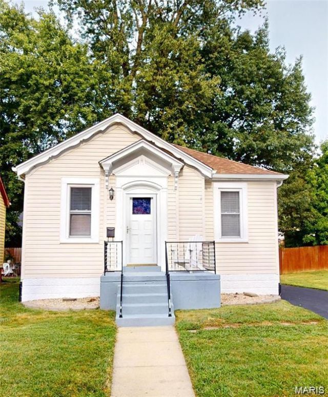 220 S Myrtle Street , Edwardsville, IL 62025 Main Photo
