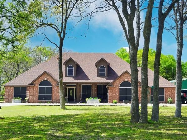 286 W Ridge Street, Decatur, TX 76234