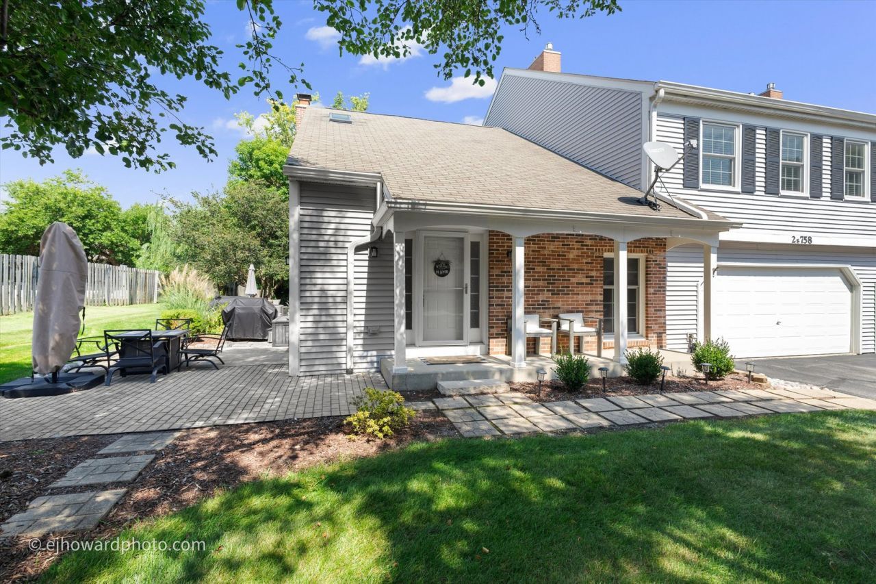 2s758 Timber Drive, Warrenville, IL 60555 Main Photo