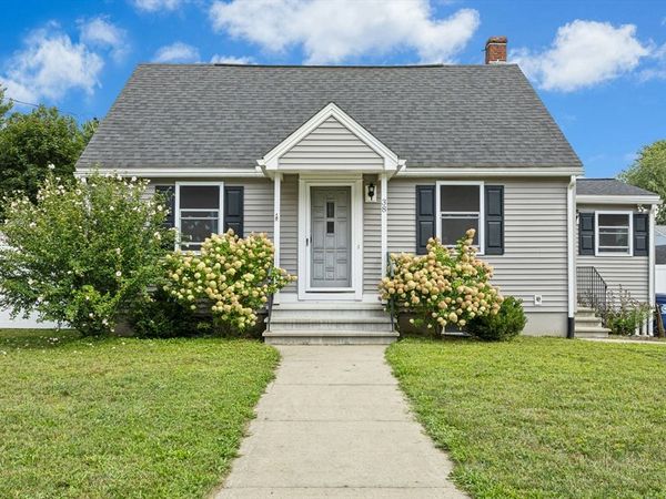 38 Oakdale Road, Wilmington, MA 01887
