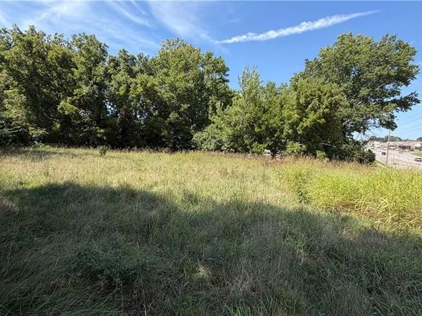 900 N 78th Street, Kansas City, KS 66112